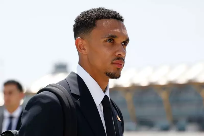 بعثة ريال مدريد تنطلق إلى الولايات المتحدة للمشاركة في كأس العالم للأندية (صور حصرية)