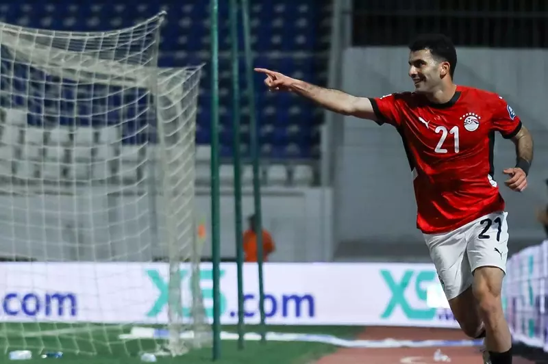 هل يحق لزيزو إنهاء عقده مع الزمالك للانضمام إلى الأهلي في المونديال؟ تحليل قانوني